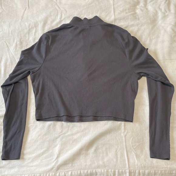 H&M Ribbed Cropped Gray Long Sleeve - Picture 4 of 4